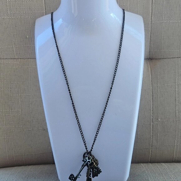 Nordstrom Rack Necklaces Antique Style Bronze Tone Multi Keys Pendant Jewelry - Picture 5 of 12